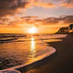 Tra Mare E Vicoli Del Centro Pesaro